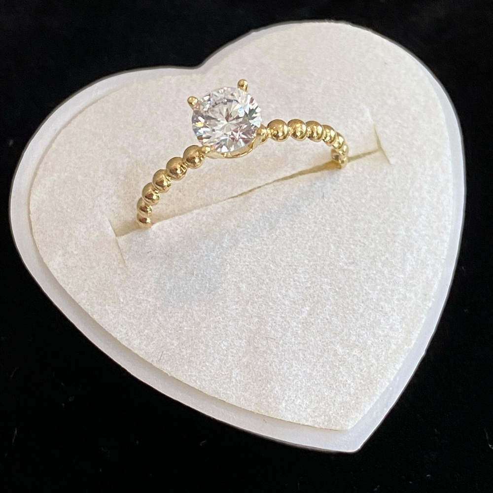 Real 18k Saudi gold  Ring with CZ stone sz 7.5